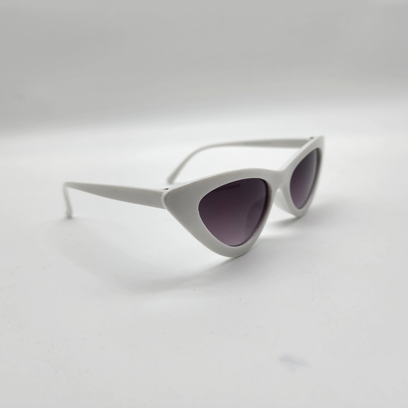 NWOT White Arcylic Black Len Cat Eye Sunglasses - Picture 8 of 14
